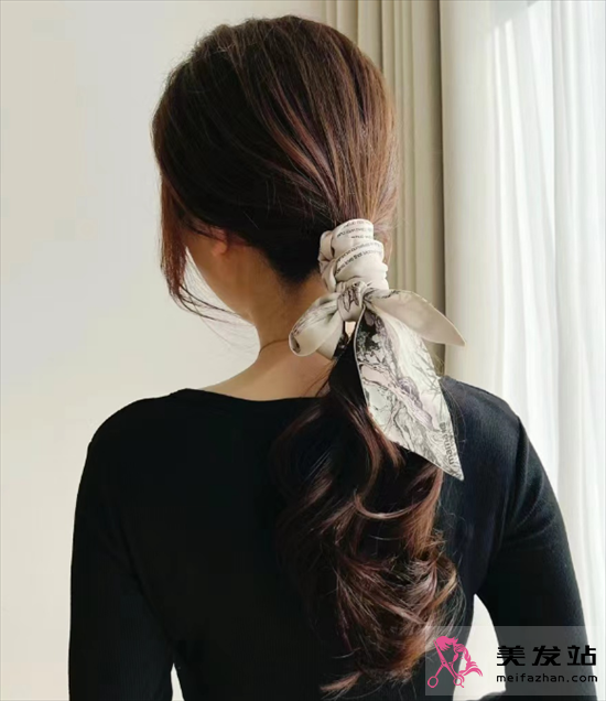 夏季人氣絲巾發(fā)型 時髦洋氣巨好看 夏季人氣絲巾發(fā)型 時髦洋氣巨好看