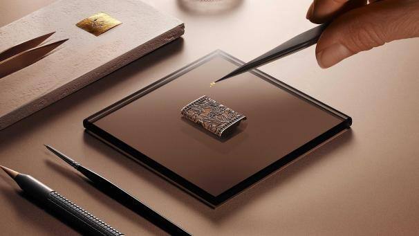 以靈動(dòng)之藝詮釋REVERSO翻轉(zhuǎn)系列的裝飾藝術(shù)精神 REVERSO ONE‘PRECIOUS FLOWERS’翻轉(zhuǎn)系列珍稀花卉腕表 再添三款臻美新作