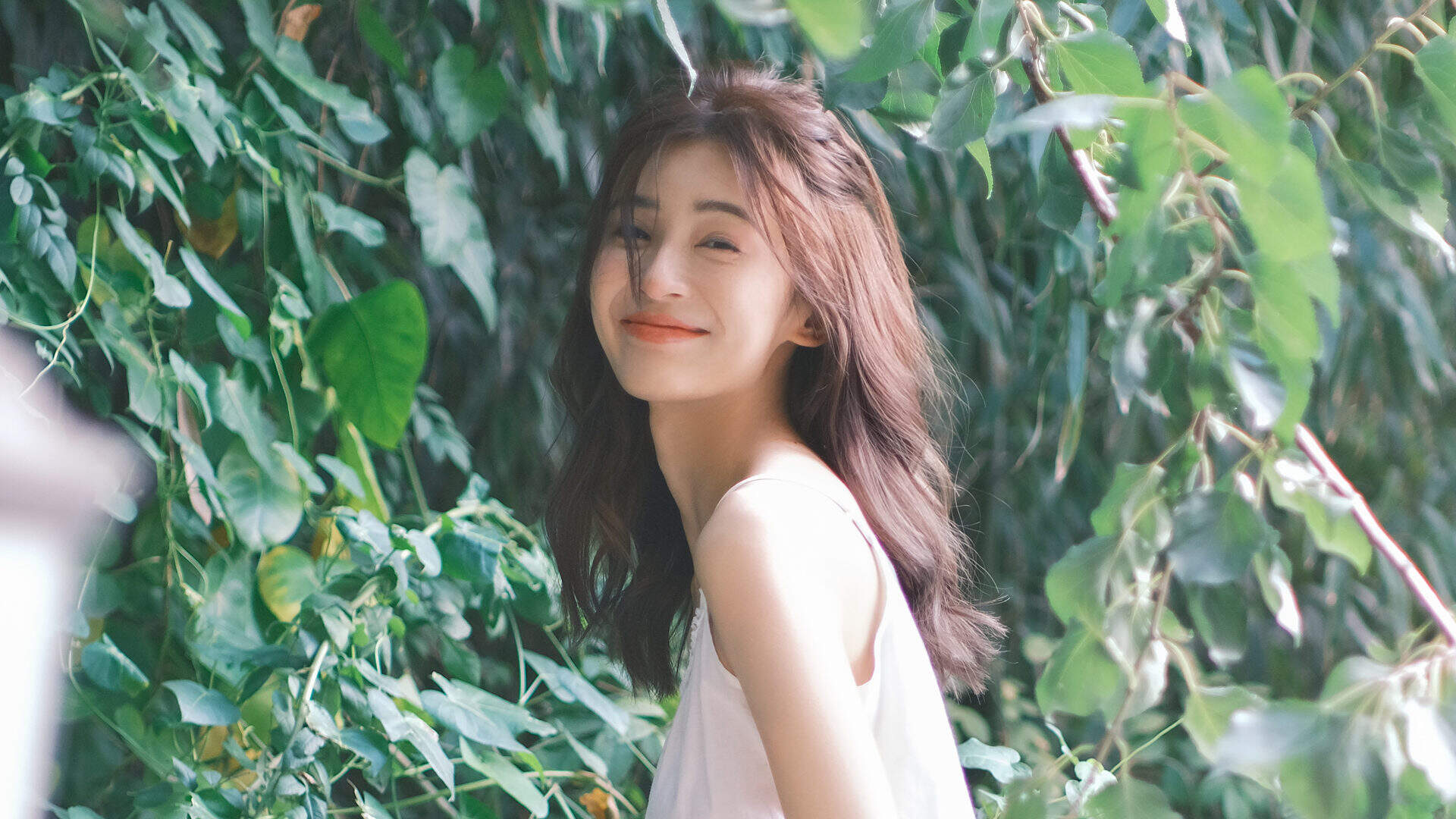 《美女，應(yīng)接不暇》：5月15日，Steam上的美女互動(dòng)與AI技術(shù)結(jié)合新玩法