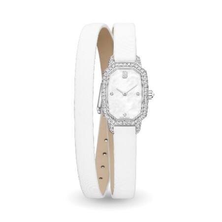 演員孫千佩戴海瑞溫斯頓珠寶和腕表作品亮相2024年中央廣播電視總臺(tái)五四青年晚會(huì)