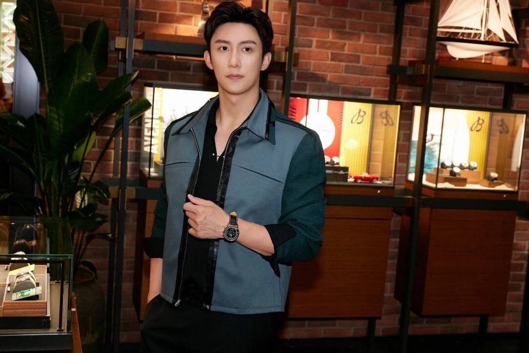 百年靈140年“海陸空”限時(shí)巡展登陸南京德基廣場(chǎng)