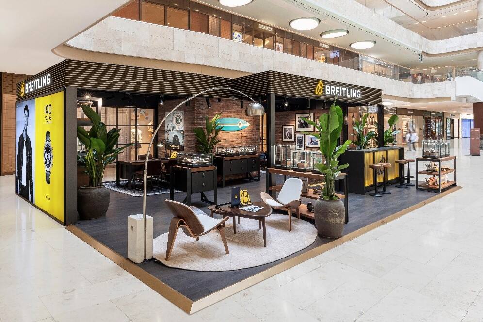 百年靈140年“海陸空”限時(shí)巡展登陸南京德基廣場(chǎng)