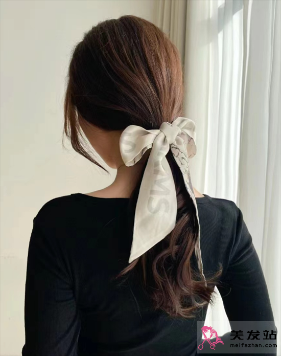 夏季人氣絲巾發(fā)型 時髦洋氣巨好看 夏季人氣絲巾發(fā)型 時髦洋氣巨好看