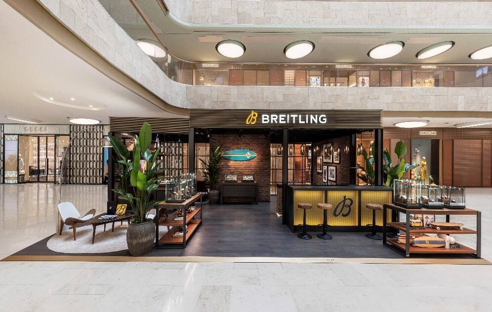 百年靈140年“海陸空”限時(shí)巡展登陸南京德基廣場(chǎng)