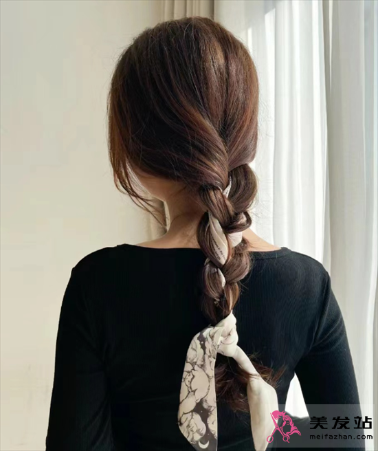 夏季人氣絲巾發(fā)型 時髦洋氣巨好看 夏季人氣絲巾發(fā)型 時髦洋氣巨好看