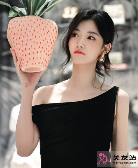 盧昱曉千金妝造型 仙氣減齡高級(jí)時(shí)尚