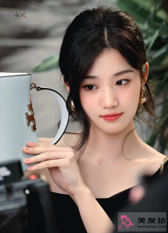 盧昱曉千金妝造型 仙氣減齡高級(jí)時(shí)尚