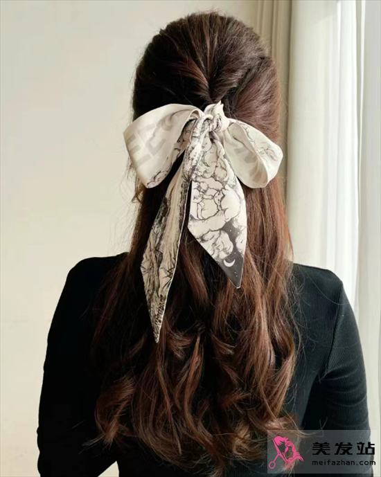 夏季人氣絲巾發(fā)型 時髦洋氣巨好看 夏季人氣絲巾發(fā)型 時髦洋氣巨好看