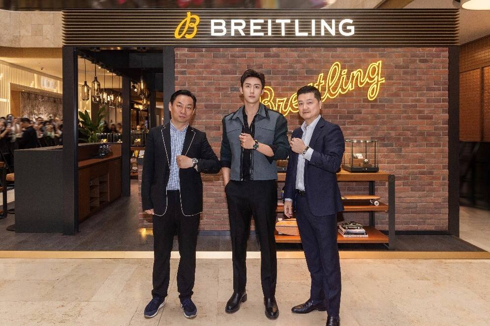 百年靈140年“海陸空”限時(shí)巡展登陸南京德基廣場(chǎng)