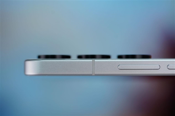 罕見純白面板！魅族21 Note圖賞