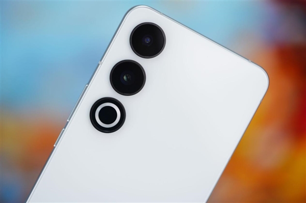 罕見純白面板！魅族21 Note圖賞