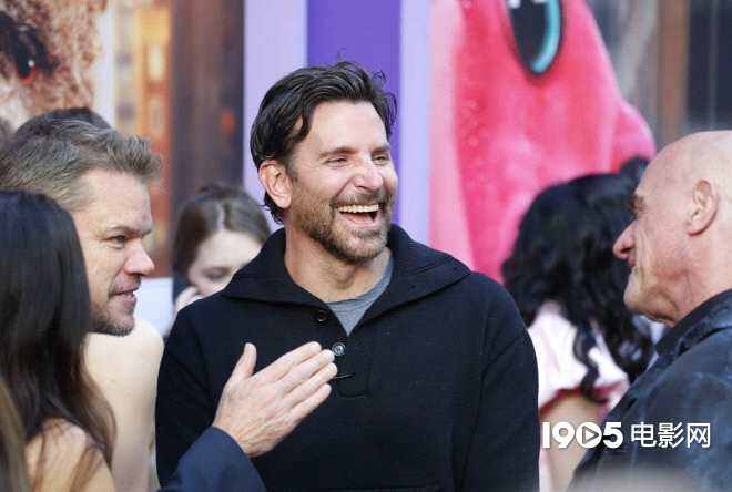 《神秘友友》紐約首映 小賤賤艾米莉庫伯等亮相