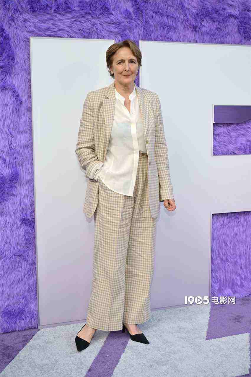 《神秘友友》紐約首映 小賤賤艾米莉庫伯等亮相