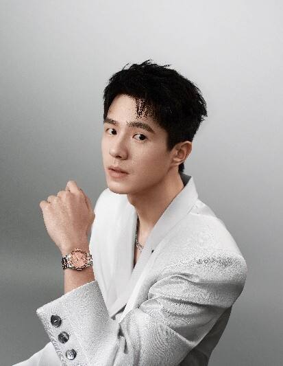 TAG Heuer泰格豪雅傾情呈獻(xiàn)卡萊拉系列日歷型腕表 助力520無畏示愛