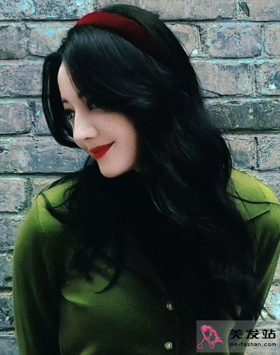 迪麗熱巴千金發(fā)型 溫婉優(yōu)雅頗氣質(zhì)