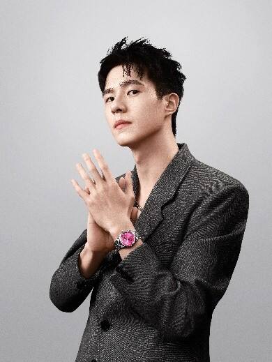 TAG Heuer泰格豪雅傾情呈獻(xiàn)卡萊拉系列日歷型腕表 助力520無畏示愛