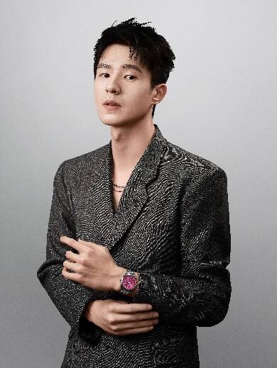 TAG Heuer泰格豪雅傾情呈獻(xiàn)卡萊拉系列日歷型腕表 助力520無畏示愛