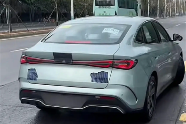 第五代混動技術加持！比亞迪海豹06 DM-i實車曝光：有望月底上市