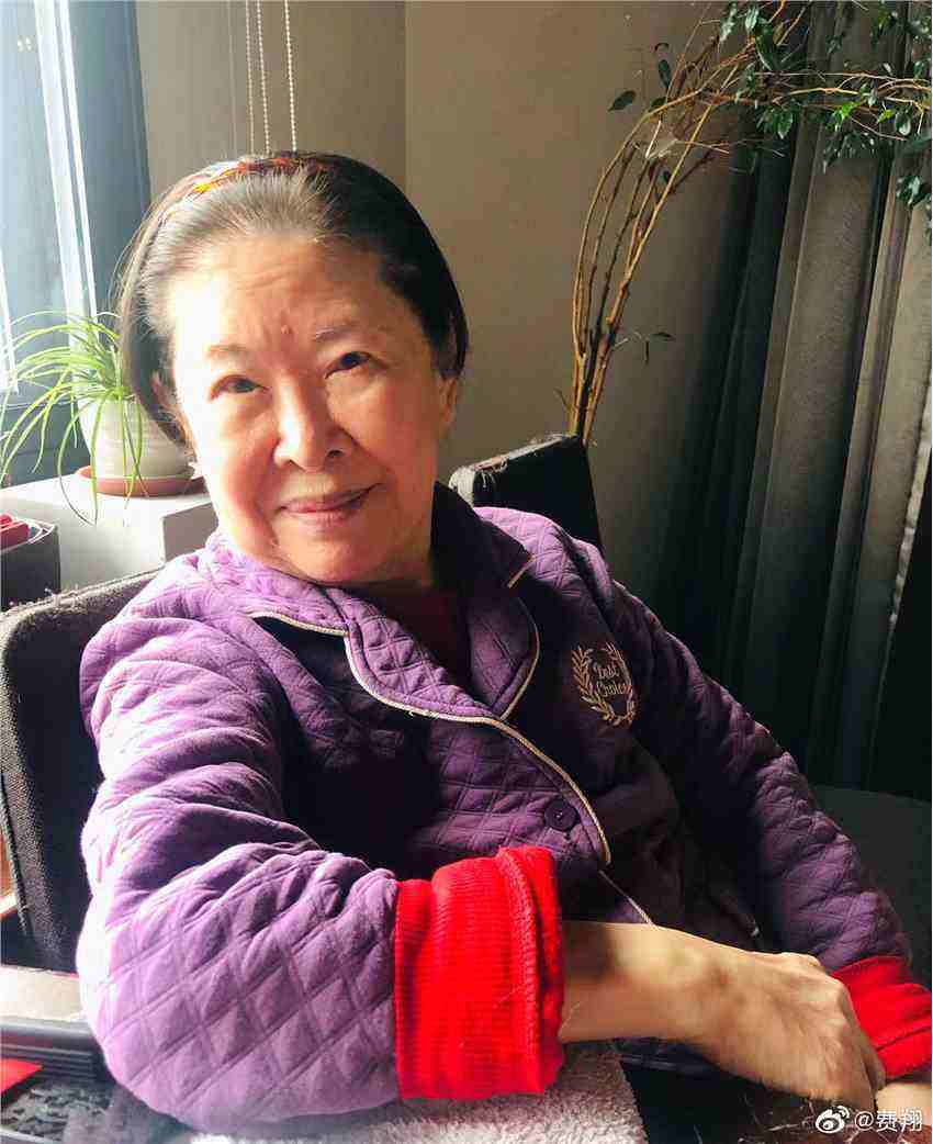 費(fèi)翔發(fā)文宣告九旬母親畢麗娜去世:她永遠(yuǎn)在我心中