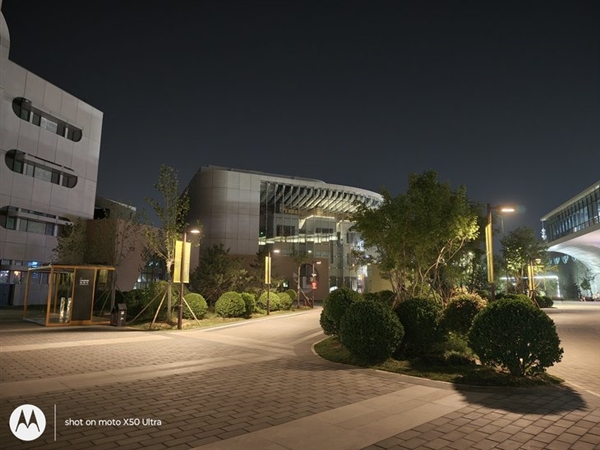 具辨識度的moto旗艦！moto X50 Ultra上手