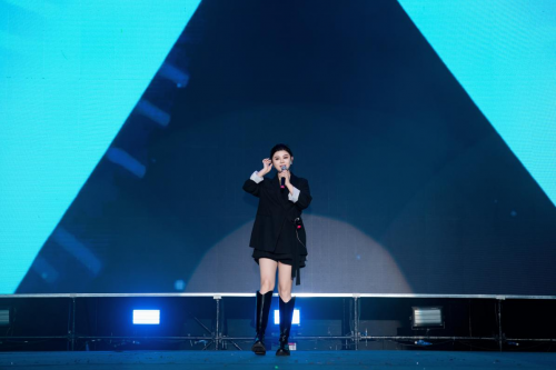 李樂樂榮獲新音樂榜年度最具人氣網(wǎng)絡(luò)女歌手 《遺憾的過客》展現(xiàn)獨(dú)特魅力