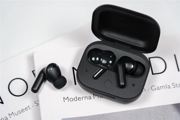 具辨識度的moto旗艦！moto X50 Ultra上手