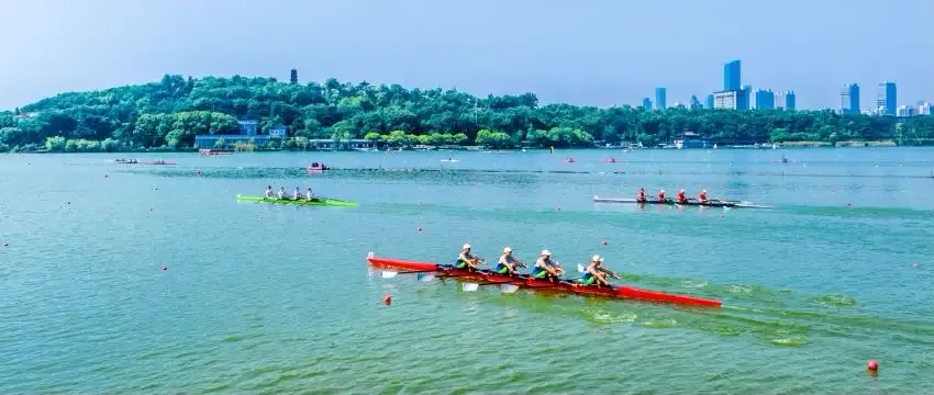 一站式玩轉(zhuǎn)環(huán)湖！“玄武湖畔·夜美金陵嘉年華”開幕