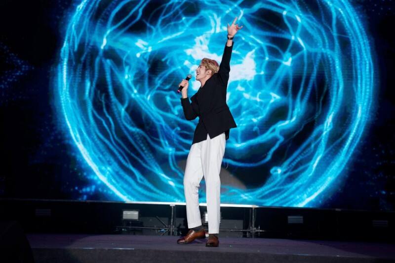 慕容景天榮登新音樂榜年度十大金曲 走心演唱掀起甜蜜戀曲風(fēng)潮