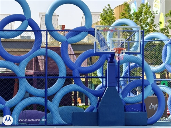 具辨識度的moto旗艦！moto X50 Ultra上手