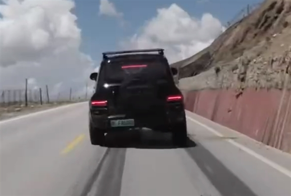 大V開坦克700被落石擊中結(jié)果萬幸 坦克CEO：整體處理的沒毛病 很冷靜