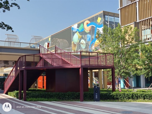 具辨識度的moto旗艦！moto X50 Ultra上手