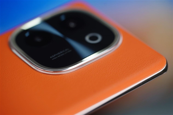 旗艦素皮+6000mAh大電池！vivo Y200圖賞