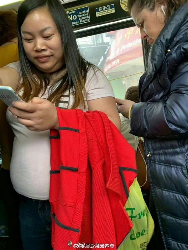 中國初代網(wǎng)紅在美國被偷拍 最新照引圍觀：鳳姐回應(yīng)稱尊重隱私 拒絕偷拍