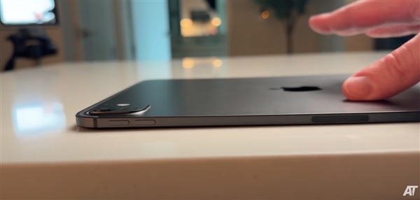 這回不容易掰彎了！蘋果新款iPad Pro暴力測(cè)試