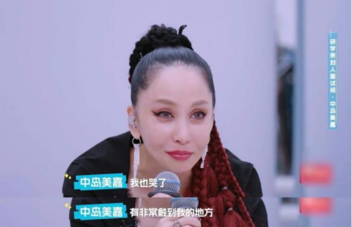 凡清受邀獻(xiàn)聲“申城之夜”群英歌舞晚會，用歌聲添暖意