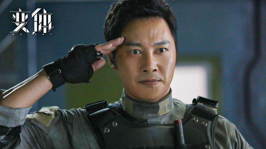 電影《變體》定檔5月25日，吳孟達(dá)電影絕唱，譚耀文打響人類與AI末日戰(zhàn)爭