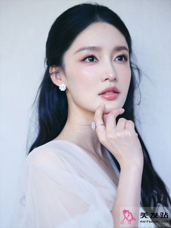 李沁公主頭半扎發(fā) 夏季度假風(fēng)造型