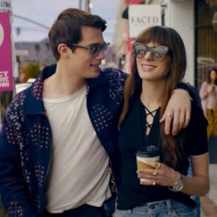 安妮·海瑟薇與尼古拉斯·加利齊納在新片《對(duì)你的想象》中演繹由TAG HEUER泰格豪雅相伴的浪漫情緣