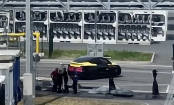 外觀內(nèi)飾有望大幅調(diào)整！新款Model Y實車現(xiàn)身柏林超級工廠 