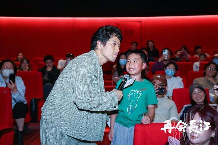 紀錄電影《再會長江》明日全國公映 上海千人觀影活動盛況空前