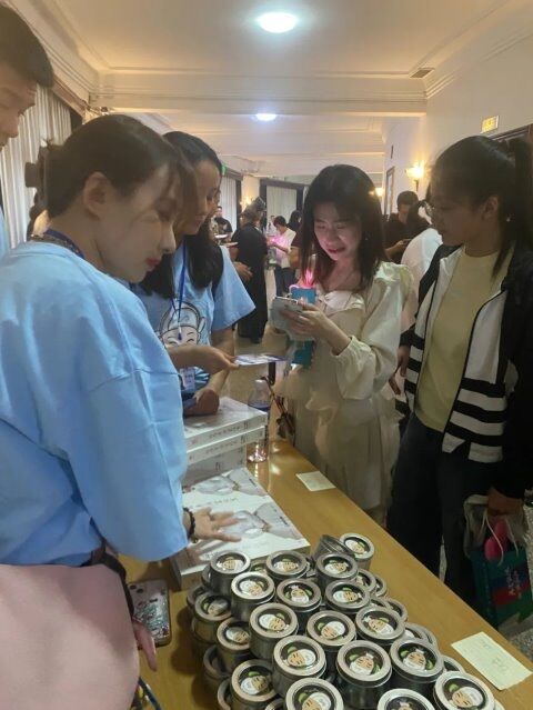 “花開(kāi)四季”演唱會(huì) 烏蘭圖雅攜手烏拉蓋草原為觀眾準(zhǔn)備的禮物太貼心了