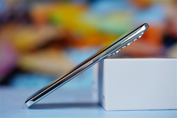 液態(tài)金屬般質(zhì)感！OPPO Reno12圖賞