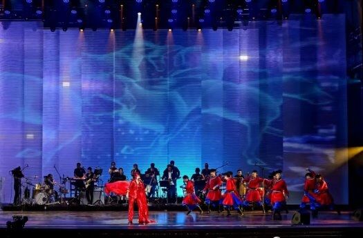 “花開(kāi)四季”演唱會(huì) 烏蘭圖雅攜手烏拉蓋草原為觀眾準(zhǔn)備的禮物太貼心了