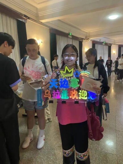 “花開(kāi)四季”演唱會(huì) 烏蘭圖雅攜手烏拉蓋草原為觀眾準(zhǔn)備的禮物太貼心了