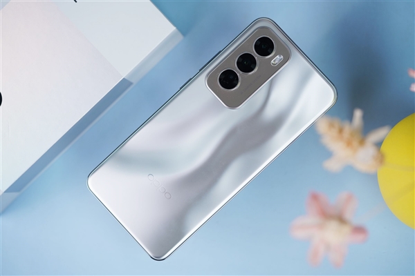 液態(tài)金屬般質(zhì)感！OPPO Reno12圖賞
