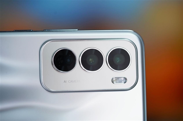 液態(tài)金屬般質(zhì)感！OPPO Reno12圖賞