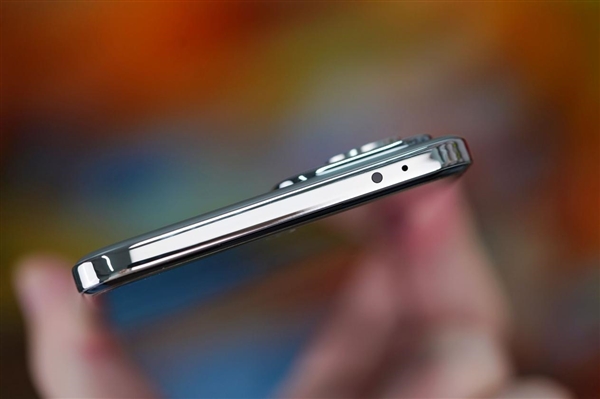 液態(tài)金屬般質(zhì)感！OPPO Reno12圖賞