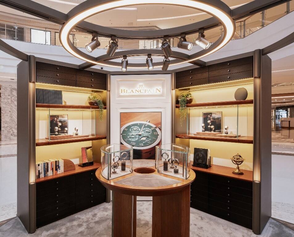 歷法大師寶珀經(jīng)典V系列腕表展于廈門萬象城盛大開幕