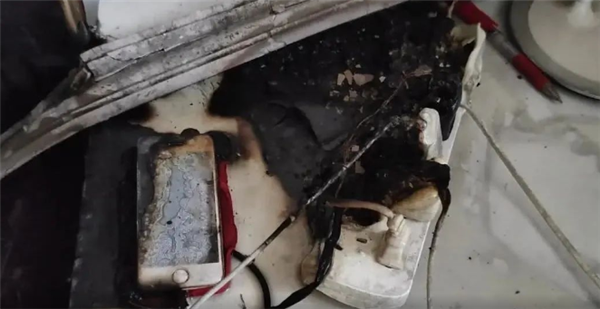 女子把iPhone手機(jī)留臥室充電去上班 結(jié)果把家燒了