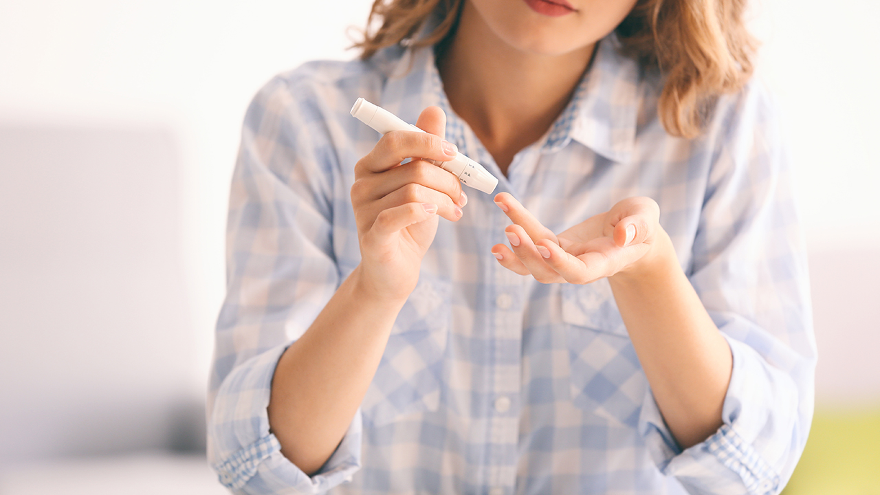 腋窩有一股酸臭味是狐臭